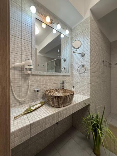 a bathroom with a sink and a mirror at Studio Matias 2 Casa Del Mar in Mamaia