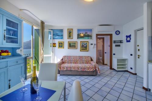 a living room with a couch and a table at Bella Vista in Varenna