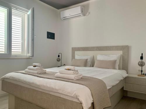 BOL House Viki - center, pool, sauna, sea view!