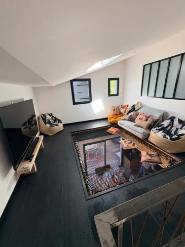 a living room with a couch and a tv at L Amy-Côtier in Saint-Pierre-dʼOléron