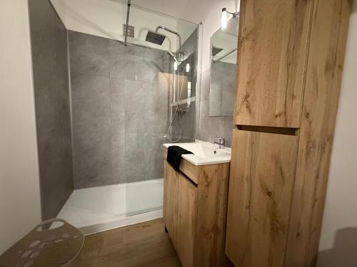 a bathroom with a sink and a mirror at Studio côté soleil in Saint-Jean-de-Monts
