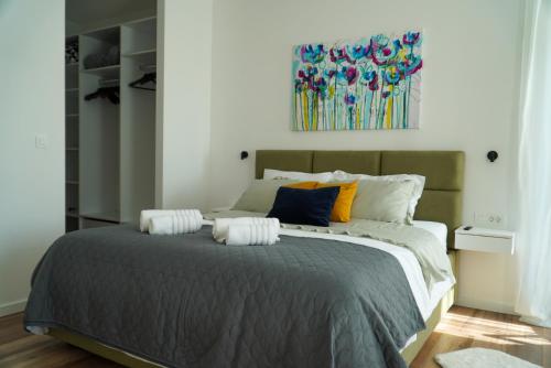 a bedroom with a large bed with two pillows at Villa Tomaté in Velika Buna