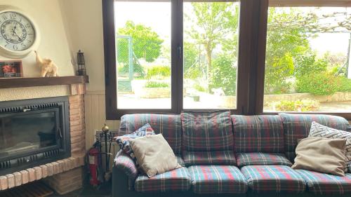 a living room with a couch and a fireplace at MyG-BarriAlto in Cirueña