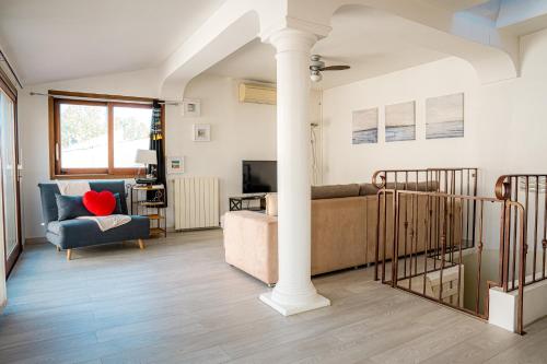 a living room with a couch and a chair at La Mouette Bleue maison de ville individuelle et climatisée in Martigues