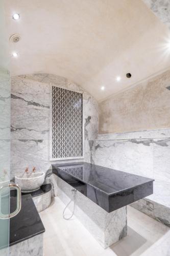 a large bathroom with a sink and a tub at La Kasbah d'Ourika - Hôtel Restaurant & Spa in Ourika