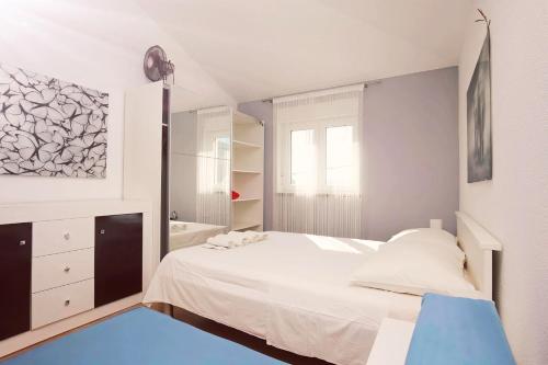 Villa Brko - Entire 2nd Floor 3BR Apt near Beach & Marina - Private Olive Yard, Entrance, Secure Paved Parking & CCTV