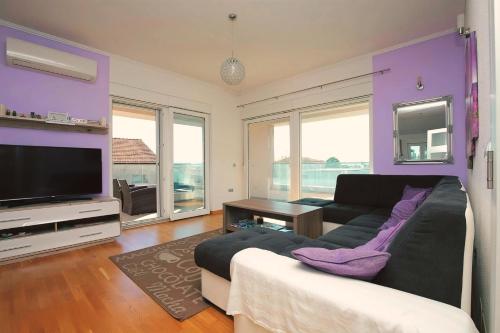 Villa Brko - Entire 2nd Floor 3BR Apt near Beach & Marina - Private Olive Yard, Entrance, Secure Paved Parking & CCTV