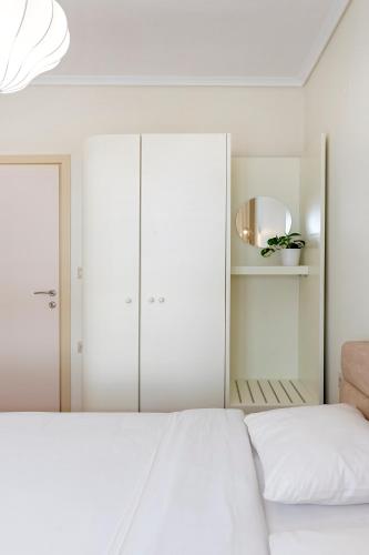 Classy Retro Apartment Proxenou Kormila