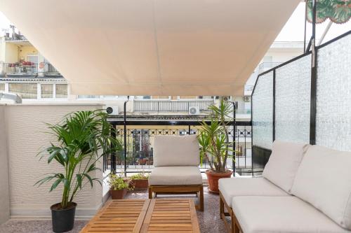 Classy Retro Apartment Proxenou Kormila