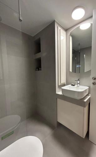SP6 Athens Family Suite