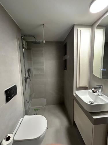 SP6 Athens Family Suite