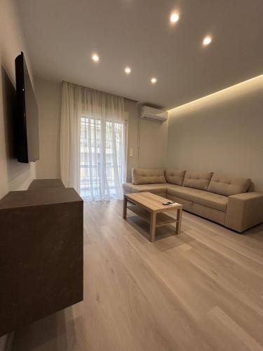 SP6 Athens Family Suite
