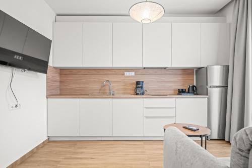Urban Luxury Apartment in Central Heraklion With Balcony View