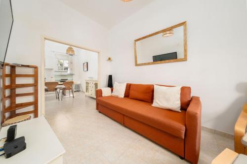 Cascais Escape Walk to Old Town & Beach wAC