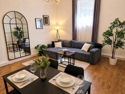 Urban Hideaway - Stylish Downtown Apartment