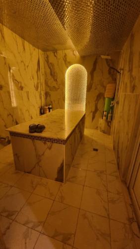 Bathroom sa Marhabaa hotel Al Amarat