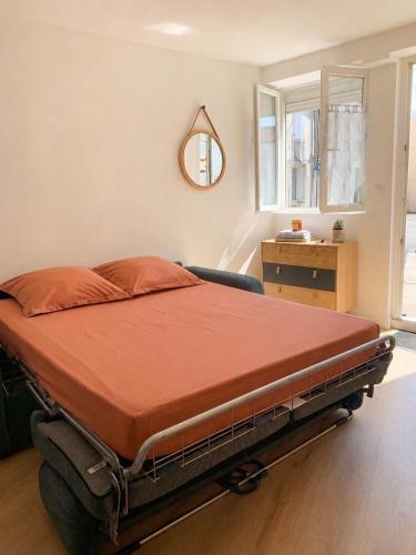 TERRA Studio cosy et calme proche du centre avec parking TV et Wifi photo 2