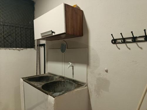 a sink in the corner of a room at Casa de clecia in Natal