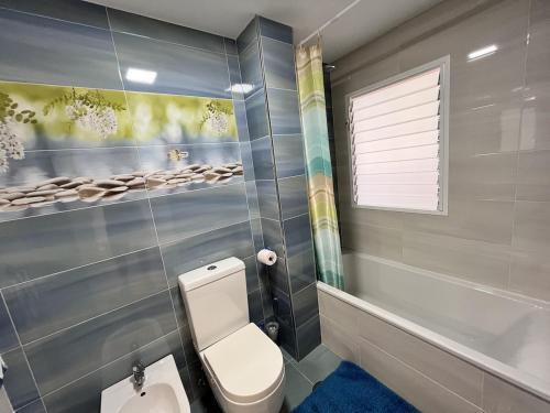 Piso de 3 habitaciones con piscina a 400 m de Playa San Juan