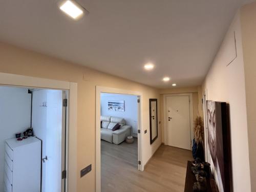 Piso de 3 habitaciones con piscina a 400 m de Playa San Juan