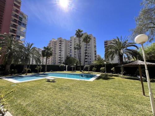 Piso de 3 habitaciones con piscina a 400 m de Playa San Juan