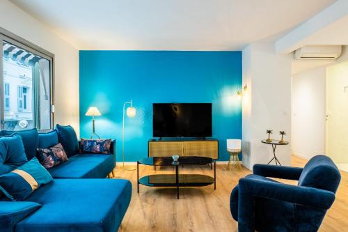 3-Br Apartment Steps from Palais des Festivals