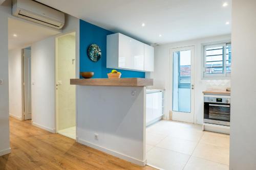 3-Br Apartment Steps from Palais des Festivals