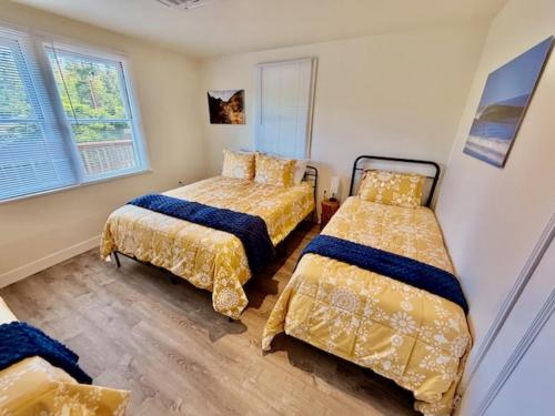 a bedroom with two beds and a window at Wishon Cabin - Boat Slip - BBQ, Sleeps 14, Dogs Ok in The Pines