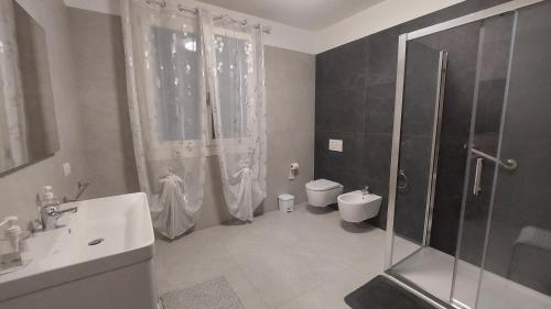 a bathroom with a shower and a toilet and a sink at B&B Montegrappa in Mestrino