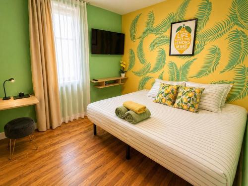 a bedroom with a bed with green and yellow walls at Lemon Vibes room in Guesthouse in New York