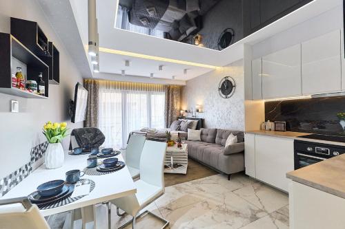 Golden Hour Apartments- Kormoran 5