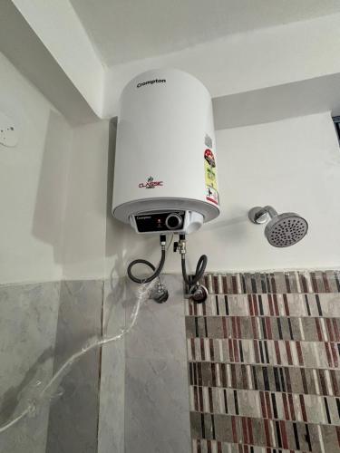 a white water heater in a corner of a bathroom at Snong-Gree Motel and Restaurant in Rupa