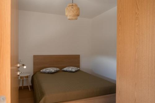 a bedroom with a bed with a wooden head board at Casa do Formão in Amarante