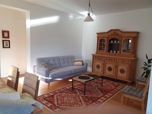 dom piętrowy, 3 sypialnie, salon, aneks kuchenny, ogród z zestawem wypoczynkowym, prywatny podjazd na 2 samochody, Wi-Fi
