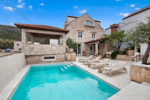 Villa Royal Stone-1min walk to the Beach