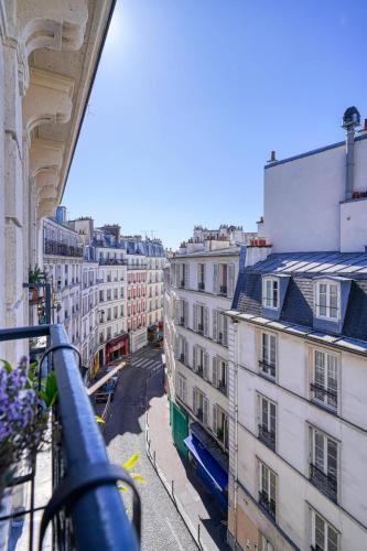 2p lumineux - coeur de Montmartre - ascenseur