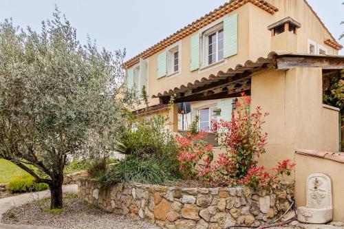 Villa on a 1,000 m plot, swimming pool, air condi