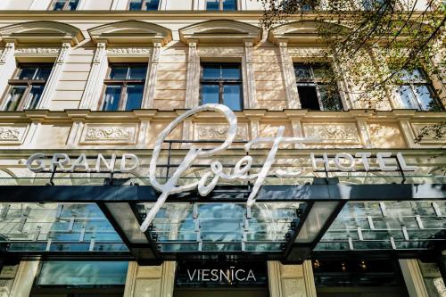 Grand Poet Hotel and SPA by Semarah — Facade/entrance