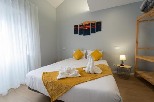a bedroom with a bed with towels on it at Nascer Do Sol Retreat Villa in Conceição