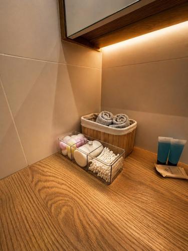 a room with a bunch of towels in a room at Brick Loft Nikiszowiec in Katowice