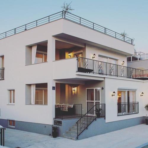 Apartments Guliana Tisno