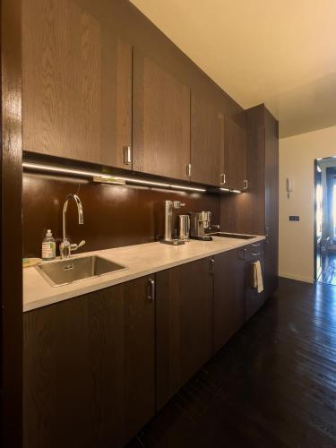 Quartz, An Elegant Haven in Canal Saint-Martin