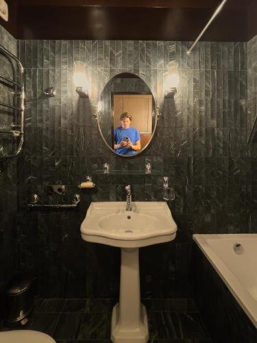 Quartz, An Elegant Haven in Canal Saint-Martin