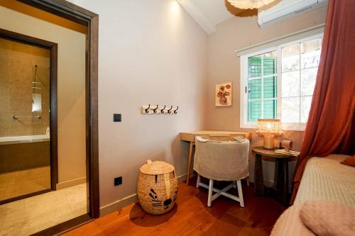 Luxury 4BR Bungalow with Pool, BBQ and AC