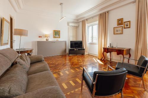 Gaspar House in Areeiro by Hosty