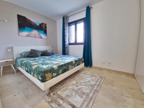 a bedroom with a bed and a window at Apt Belvedere in Apt