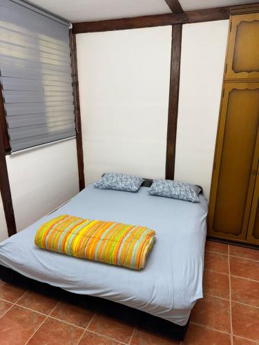 a bed with two pillows on it in a room at Vikendice Garić in Veliko Gradište