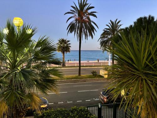 Exceptional studio with panoramic sea views