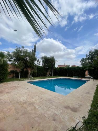 a swimming pool in the yard of a house at Route Agafay in Aït Ali