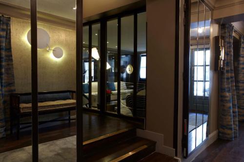 Ένα ή περισσότερα κρεβάτια σε δωμάτιο στο Hôtel Thérèse